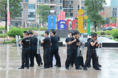 堅基商業 - 持刀男子闖進JJMALL？不要慌，這是反恐防暴演練